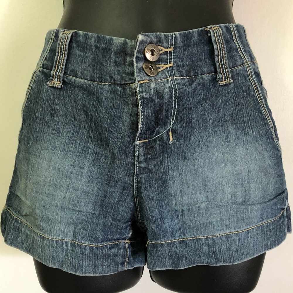 So size 1 thin denim shorts